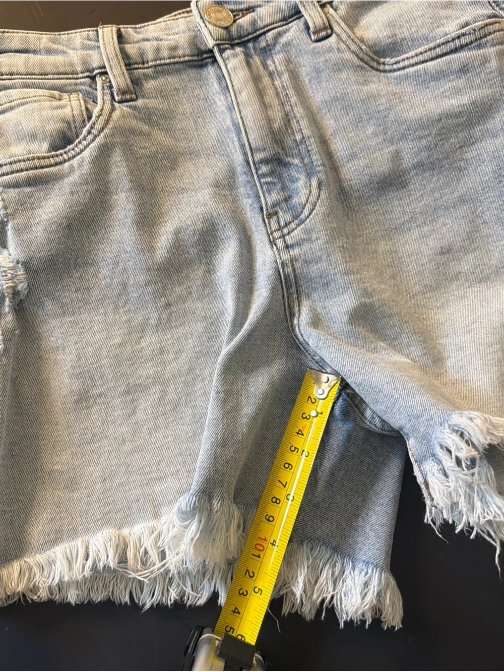 Kut from the Kloth Jane High Rise Long Short Distressed Size 00 Frayed Hem